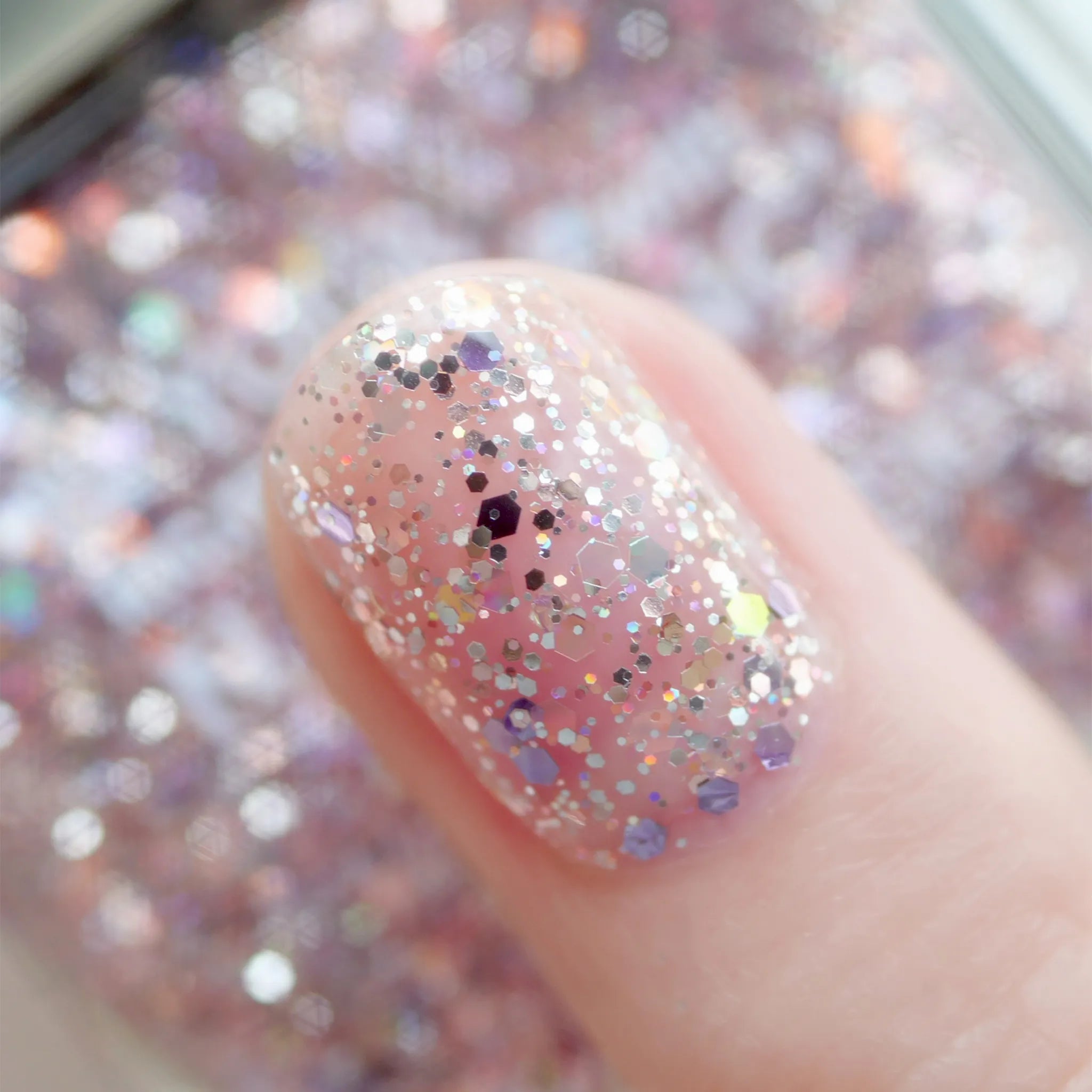 ichigo nailページ 6月4日(水)発売｜躍動感溢れる煌めきを放つスパークルホログラム
