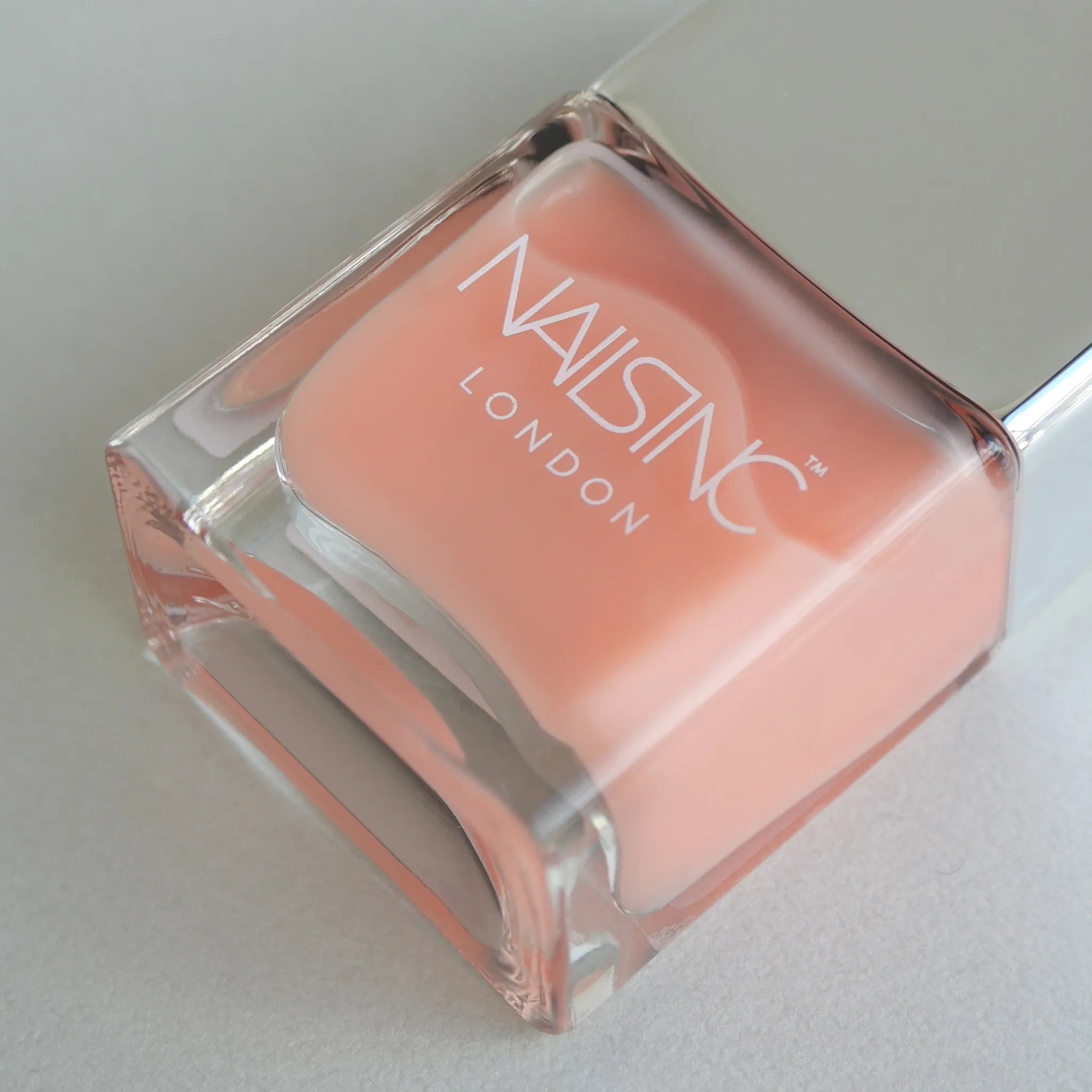 サーモンピンクのadd イタリアブランドです アンドレスド オールウェイズ アンドレスド | NAILS INC