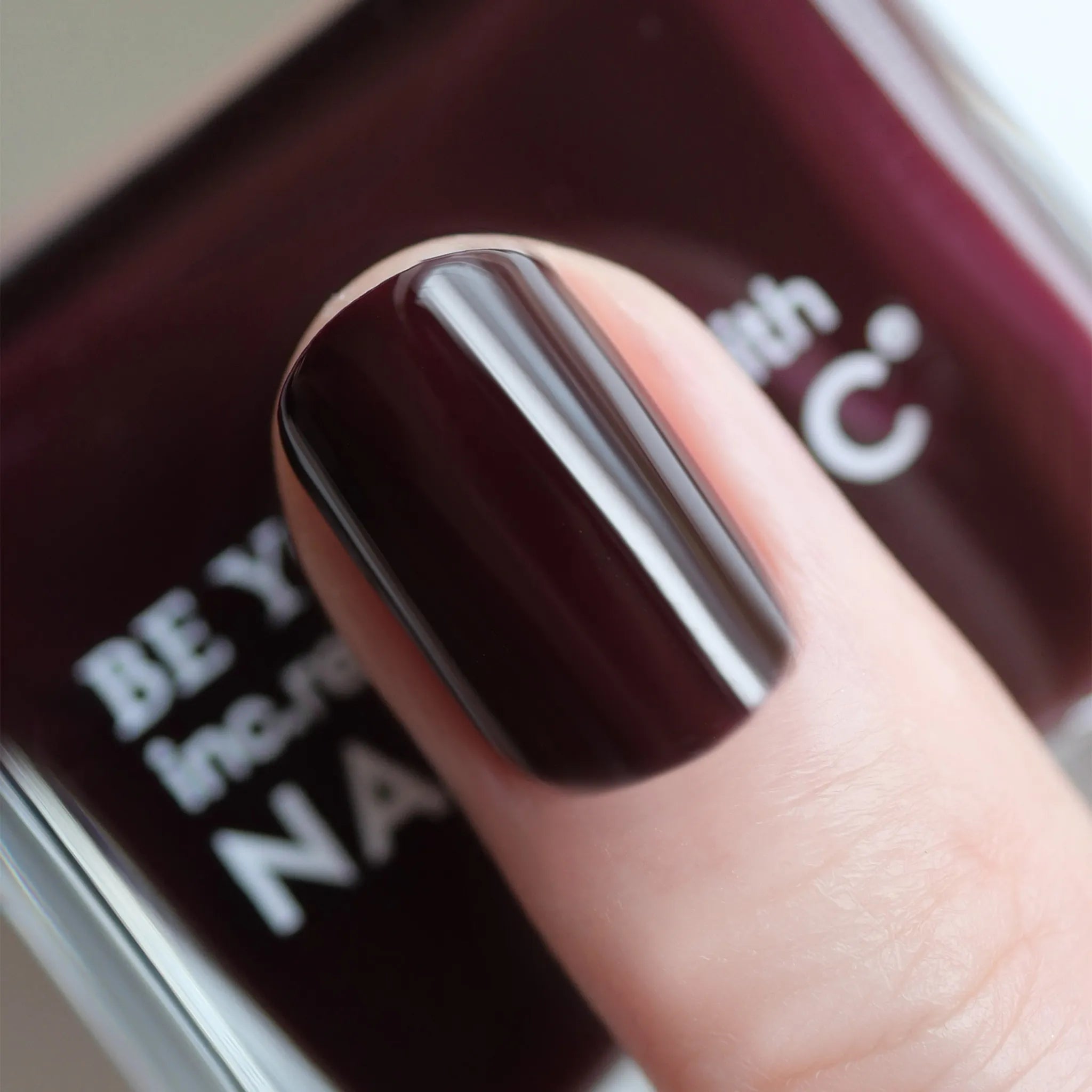 11月5日(水)数量限定発売｜なめらかな光沢で心地よく指先を彩る