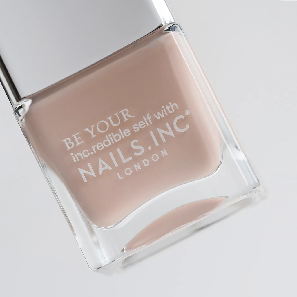 温かな色めきが着心地のいいニットに包まれるようにリラクシーに心地よくしなやかに指先に溶け込みなめらかな光沢とリッチな艶がラグジュアリーで上品に洗練された指先へ彩る “COZY COUTURE” コレクションが数量限定で新登場！