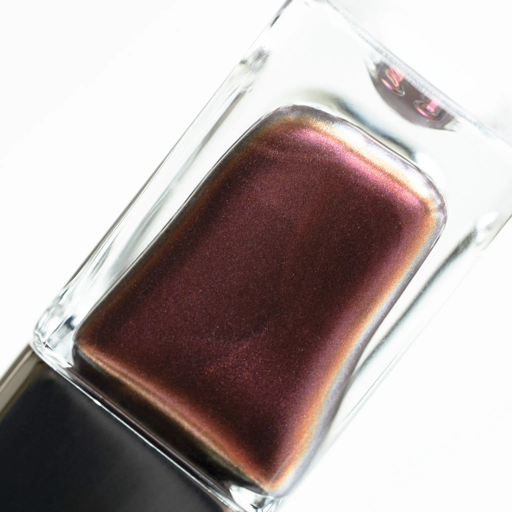 深まる秋の美しく豊かな色と光をレイヤードし指を動かすたびに光彩を変えるオータムシマー。