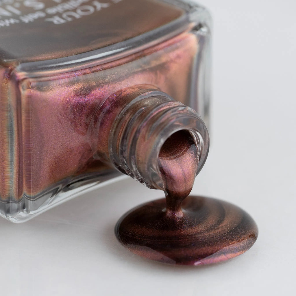 深まる秋の美しく豊かな色と光をレイヤードし指を動かすたびに光彩を変えるオータムシマー。