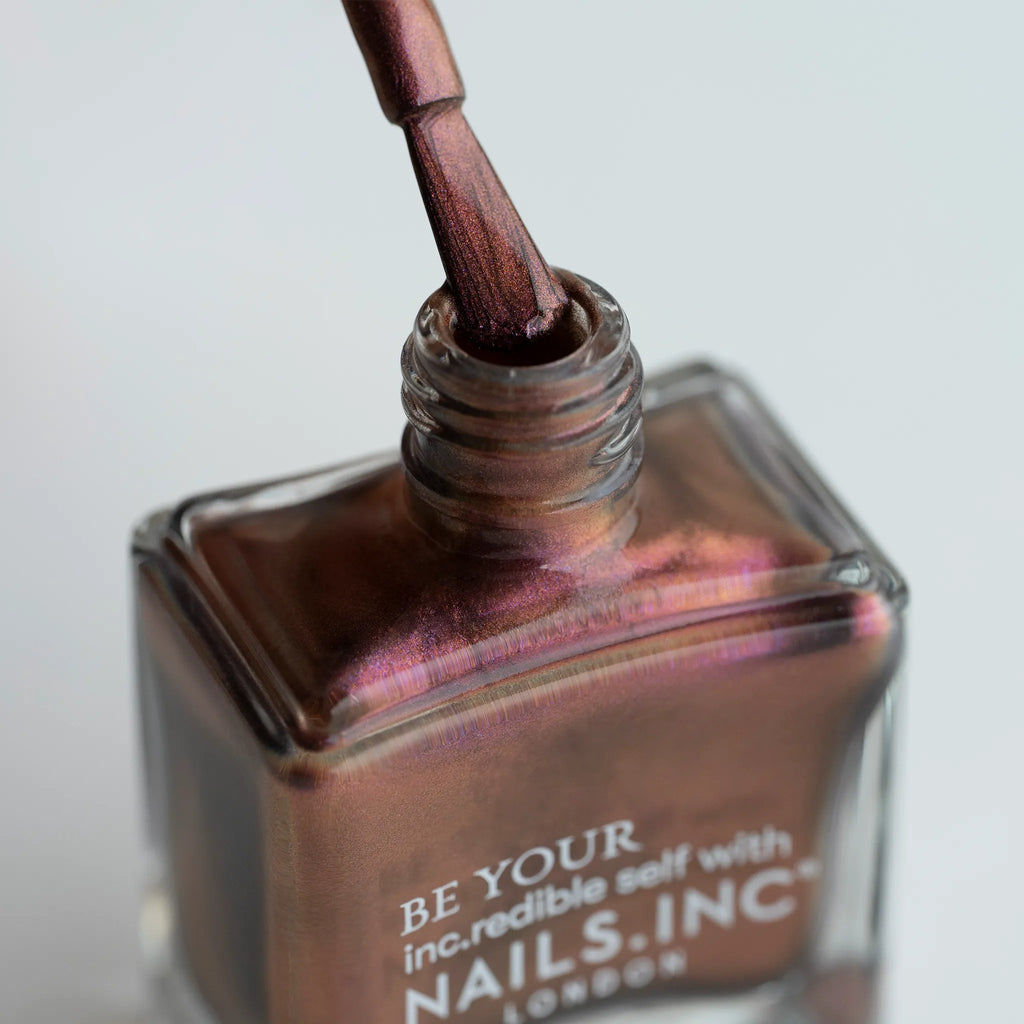 深まる秋の美しく豊かな色と光をレイヤードし指を動かすたびに光彩を変えるオータムシマー。