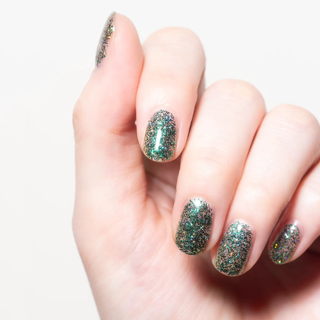 イルミネーションされたツリーのように鮮やかで
幻想的な煌めきを紡ぎだし高揚感を纏うグリーングリッター