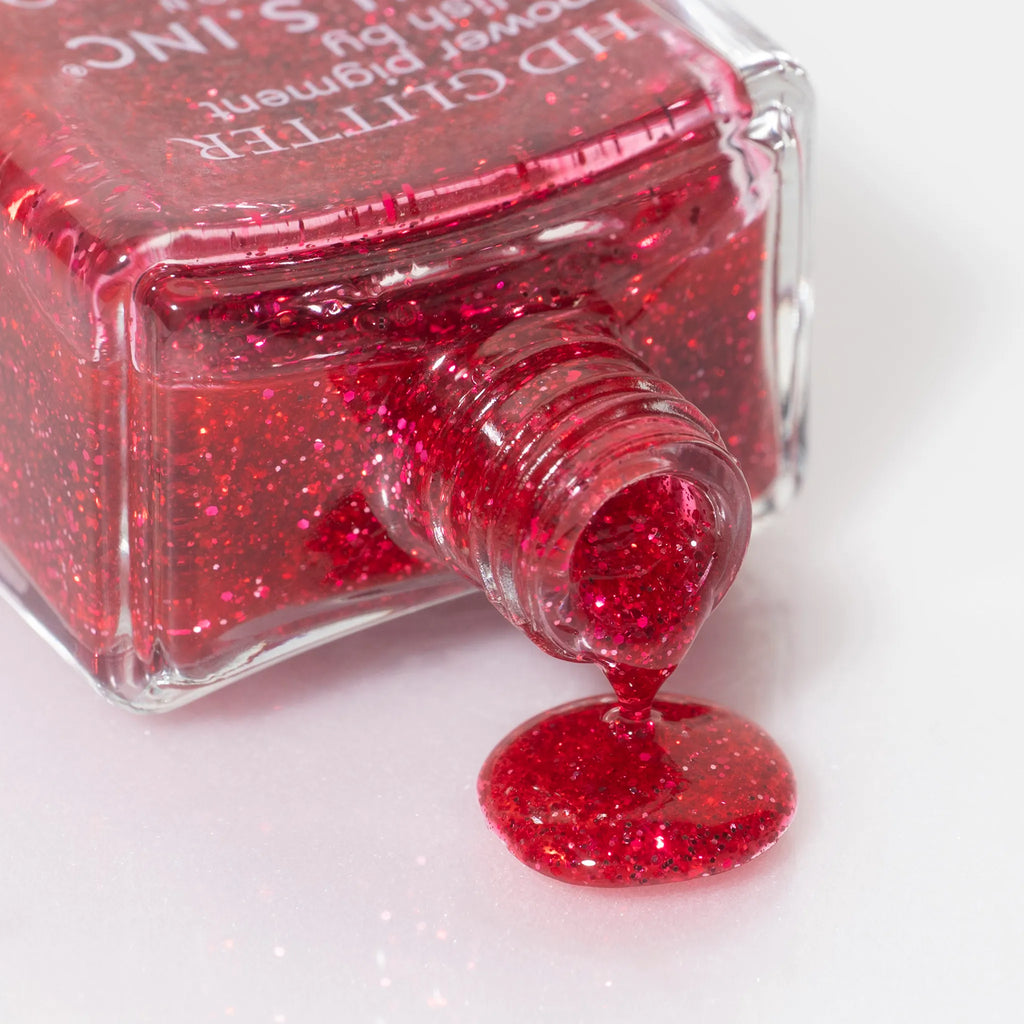 一瞬にして華やぐパワーレッドの色めき光の粒が
ドラマティックな煌めきを宿し煌びやかに彩るレッドグリッター