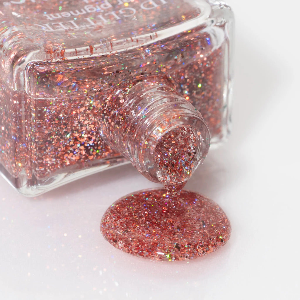 【*数量限定】ひとつひとつの粒が眩しいほどの光を放つ、唯一の煌めきを紡ぎだすパワーグリッターコレクション新4色をセットにしたコンプリートキット。※キットは数量限定 / 無くなり次第販売終了とさせていただきます。※商品はボックスにお入れした状態でお届けいたします。