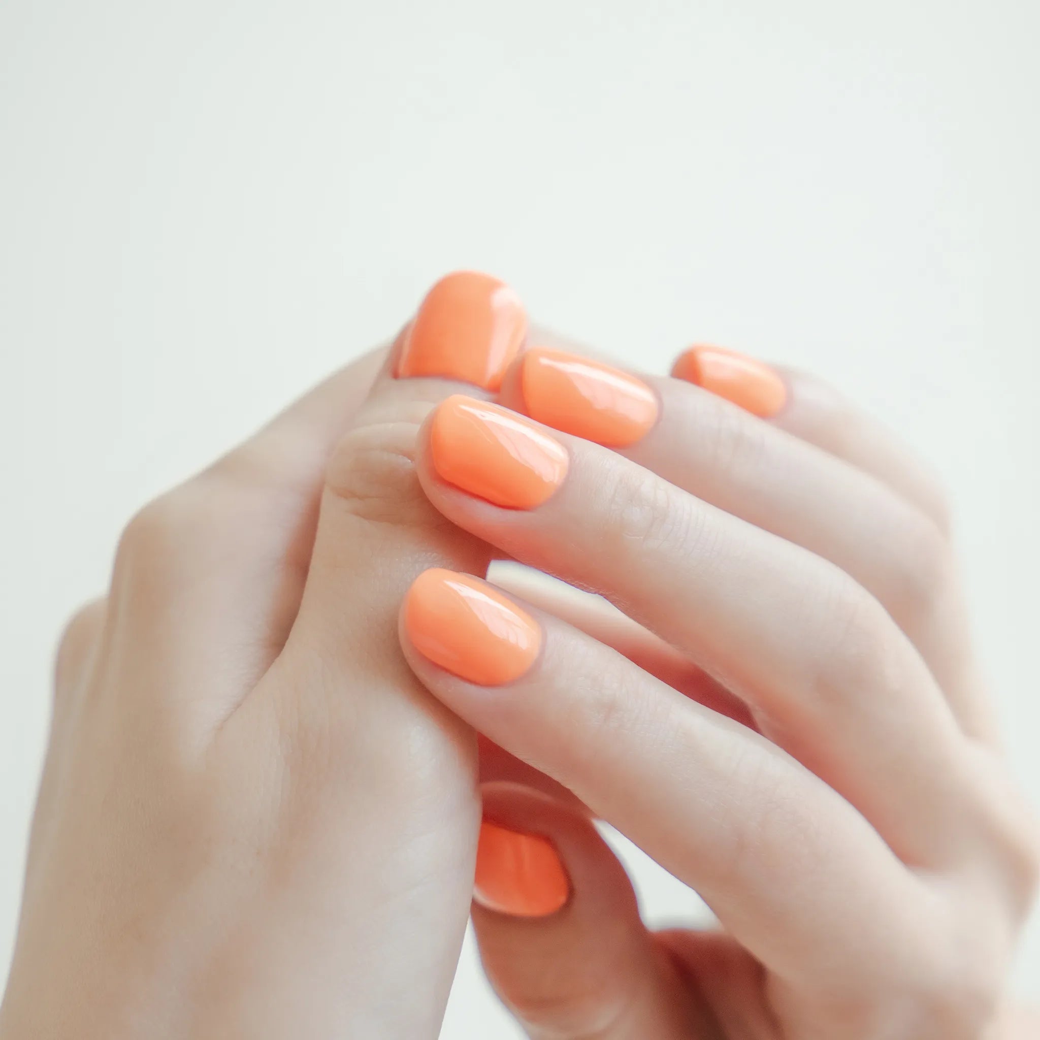 ネオン ライト ブライトン グローブ | NAILS INC (ネイルズ インク ネオン ライト ブライトン グローブ | NAILS INC (ネイルズ インク