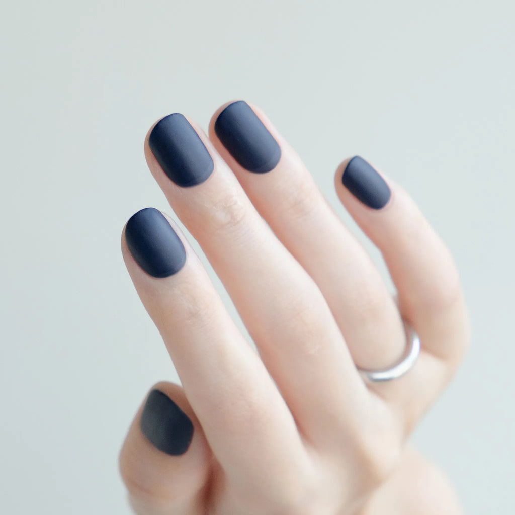 擦りガラスのようなマットな質感