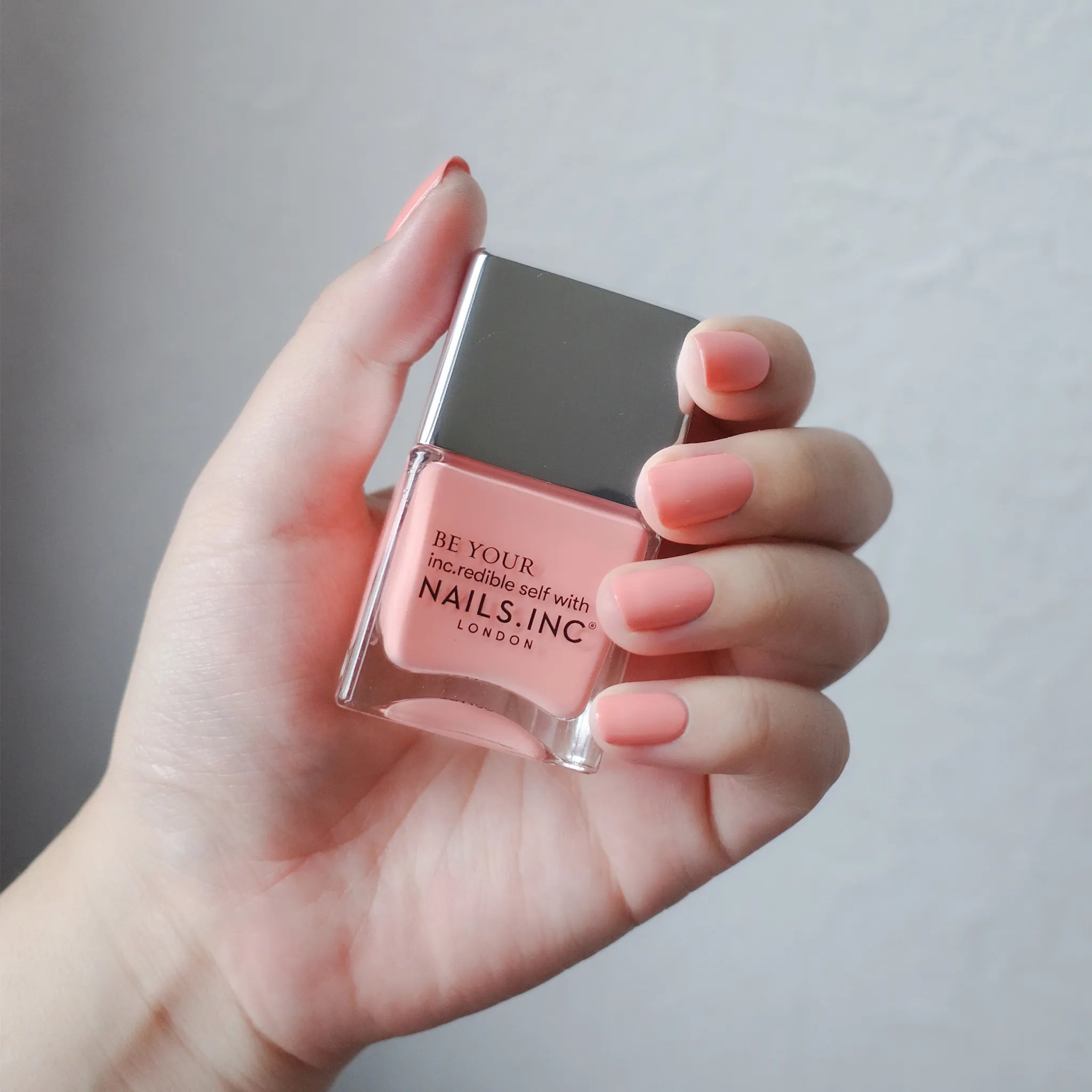 アプリコット クラッシュ・オール イン ザ ストラット | NAILS INC アプリコット クラッシュ・オール イン ザ ストラット | NAILS INC